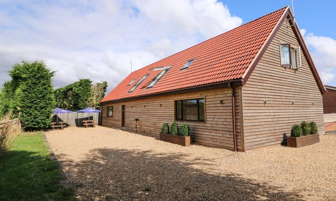 Wisbech Apartment | HOME BARN, romantic, with a garden in Upwell