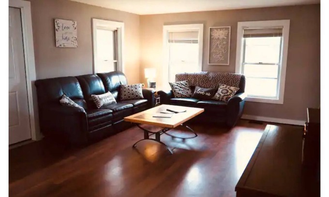 Waterbury Center House | Home Close to Stowe (perfect for ski/snowboarding)