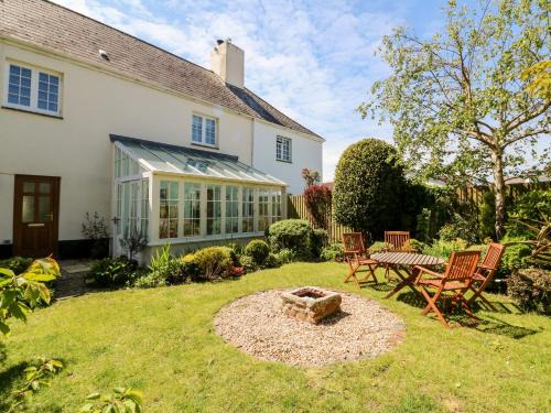 Barnstaple House | Home Farm Cottage