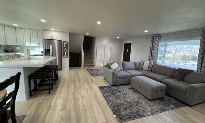 Murray House | Home for the Holidays
