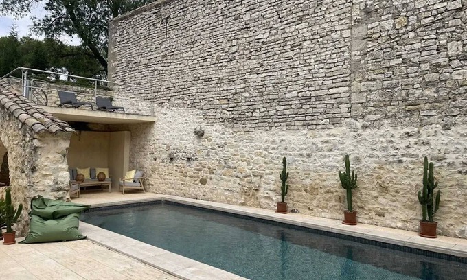Arpaillargues-et-Aureillac Villa | Homerez - Spacious Villa near Arpaillargues
