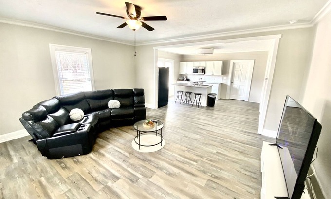 Fountain Inn House | Home in Fountain Inn with 3 bedrooms near I-385