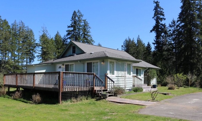 Allyn-Grapeview House | Home on 3 Acres, Fair Harbor Marina and Public Boat Launch across the street