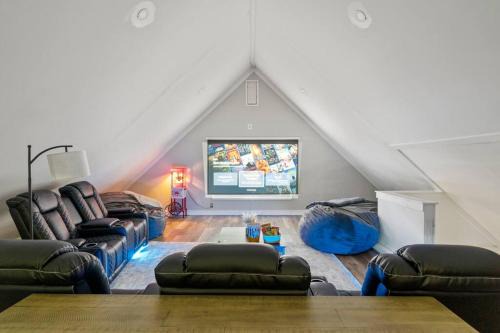 Rochester Apartment | Home Theater Suite in Park Ave Neighborhood