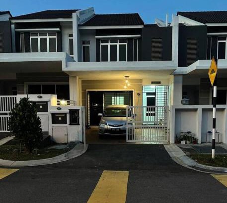 Batu Arang House | Home Vacays at Kota Puteri