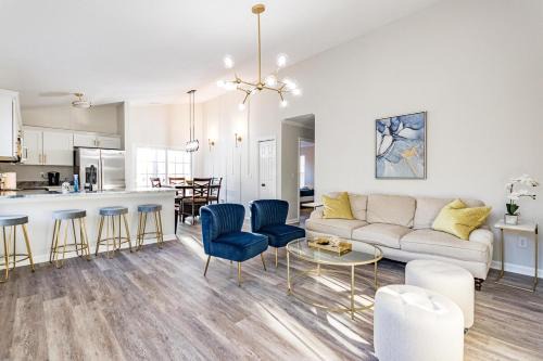 Durham House | Home with master suite 15 from RTP & Dtown Durham