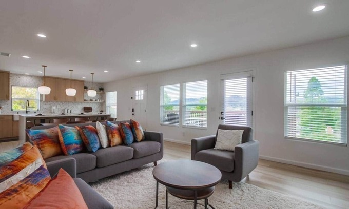 Country Club House | Home with views close to all attractions San Diego