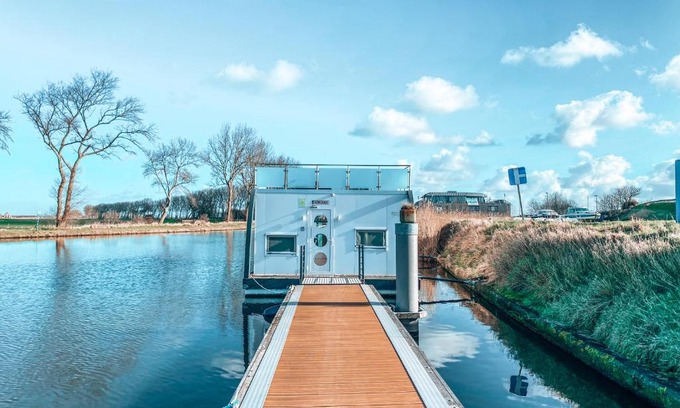 Nieuwpoort Boat Rental | Homeboat Glamping