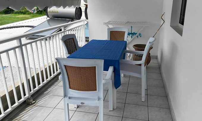 Damencourt Apartment | Homerez - 300 m away from the beach! Nice appartement for 4 ppl. at Le Moule