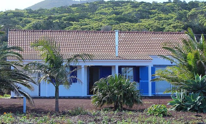 Baixa House | Homerez - Amazing house for 4 ppl. with sea view, garden and terrace at Baixa