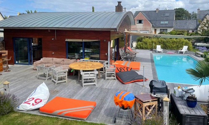 Landunvez Villa | Homerez - Big villa for 9 ppl. with swimming-pool and terrace at Landunvez