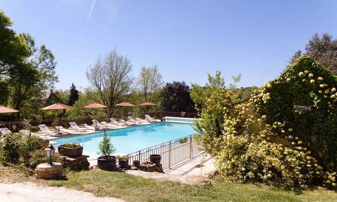 Sarlat-la-Caneda Ski Chalet | Homerez - Chalet in Sarlat-la-Canéda