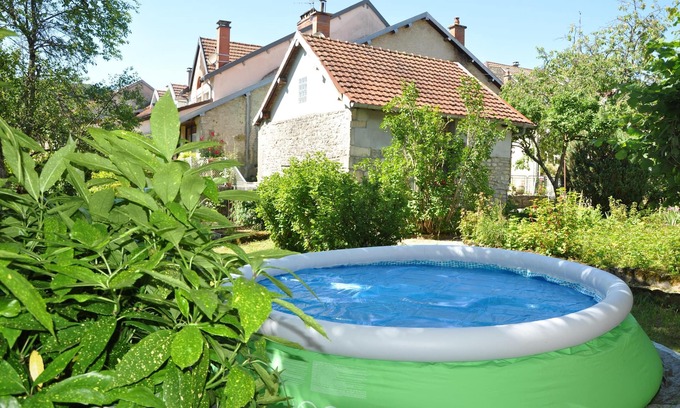 Ornans House | Homerez - Comfortable House in Ornans - Garden