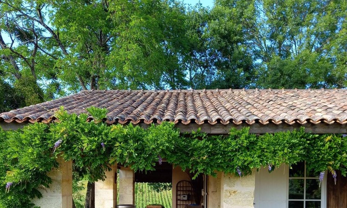 Gauriac House | Homerez - House for 4 ppl. with jacuzzi and garden at Saint-Ciers-de-Canesse
