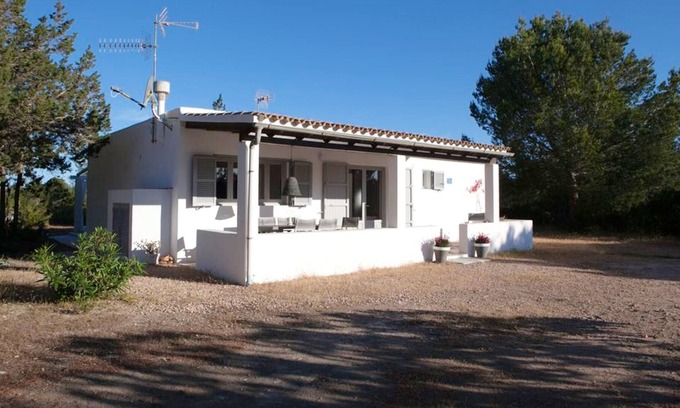 Es Cap de Barbaria House | Homerez - House 5 km from the beach for 6 pers. with garden in Formentera