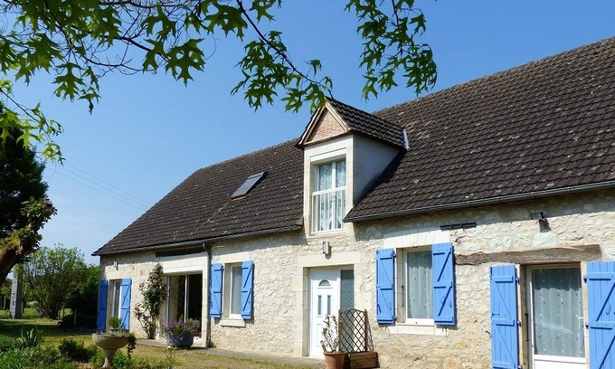 Saint Sozy House | Homerez - House for 12 ppl. with swimming-pool, garden and terrace at Saint-Sozy