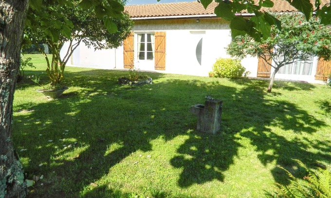 Le Verdon-sur-Mer House | Homerez - House Le Verdon + Private Garden