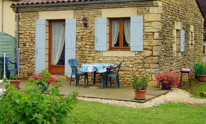 Prats-de-Carlux House | Homerez - Nice house for 2 ppl. with terrace at Prats-de-Carlux