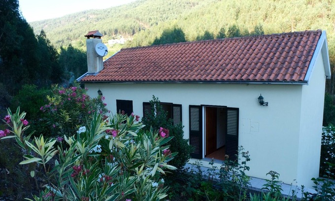 Arouca House | Homerez - Spacious house for 4 ppl. with terrace at Monte Moção