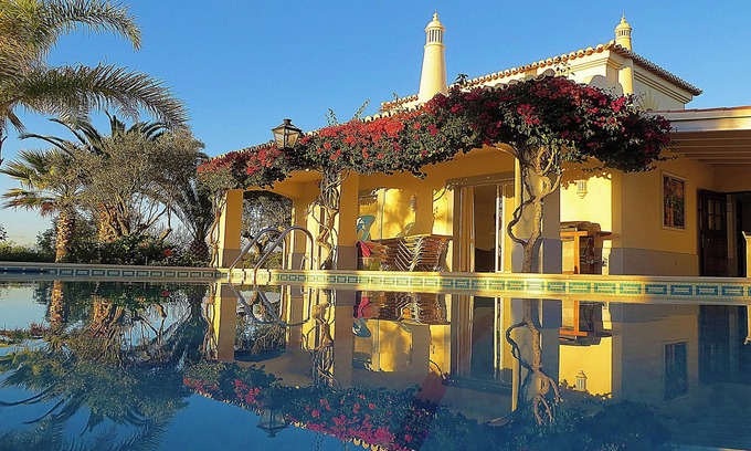 Estombar Villa | Homerez - Spacious Villa in Carvoeiro with Private Pool