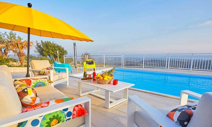 Favara Villa | Homerez - Villa 10 km away from the beach with swimming-pool and jacuzzi