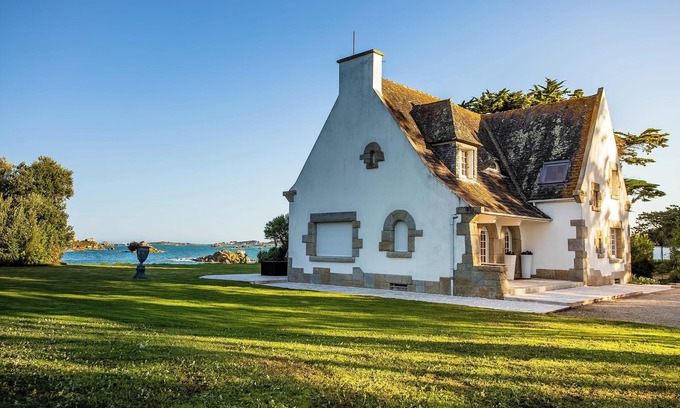Roscoff Villa | Homerez - Villa in Roscoff, sea view