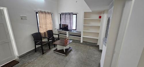 Pallavaram Apartment | HOMESTAY - AC 1 BHK NEAR AlRPORT