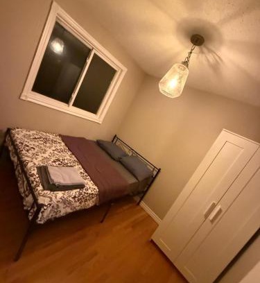 Kitchener House | Homestay at Heart Of Kitchener-Free Wifi & Parking