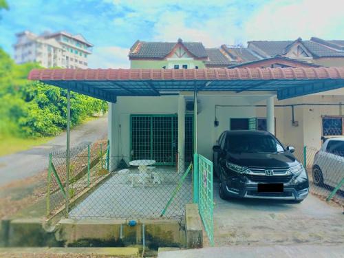 Lumut House | Homestay Hill View Lumut