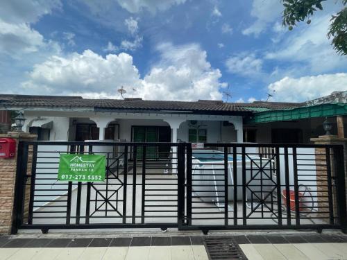 Malacca City House | HOMESTAY PANDAN 10