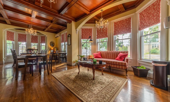 New Milford Bed & Breakfast | Homestead Inn