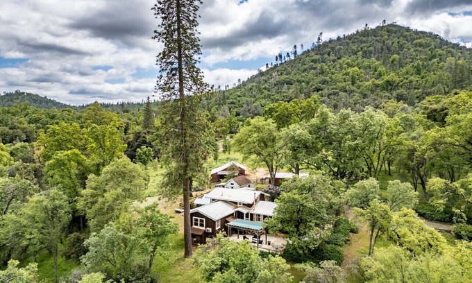 Midpines Other | Homestead Ranch near Yosemite w/Horses & Chickens