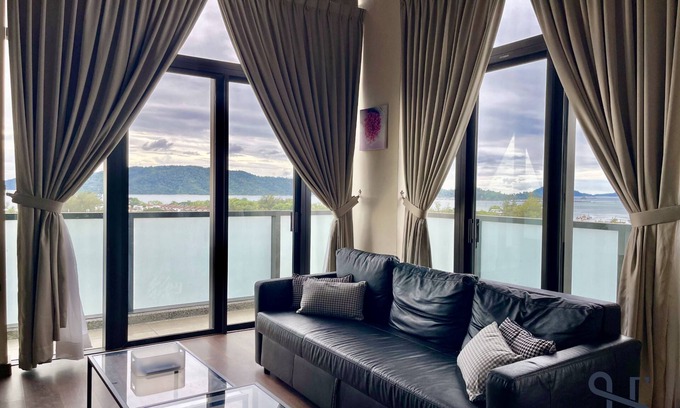 Downtown Kota Kinabalu Hotel | Homesuite’ Home @ Riverson SOHO