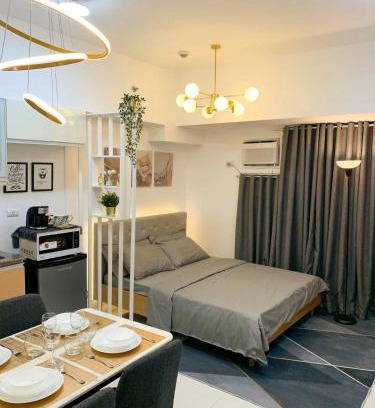 Pinagsama Apartment | Hometel by ECR at Viceroy Residences