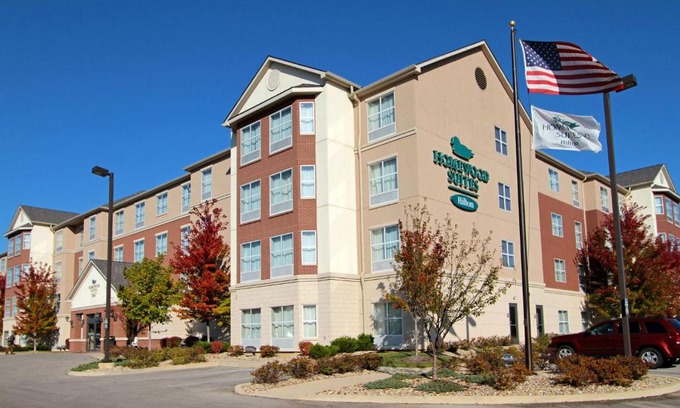 Bloomington Hotel | Homewood Suites by Hilton Bloomington