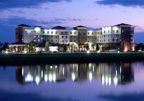 Port Saint Lucie Hotel | Homewood Suites Port Saint Lucie-Tradition