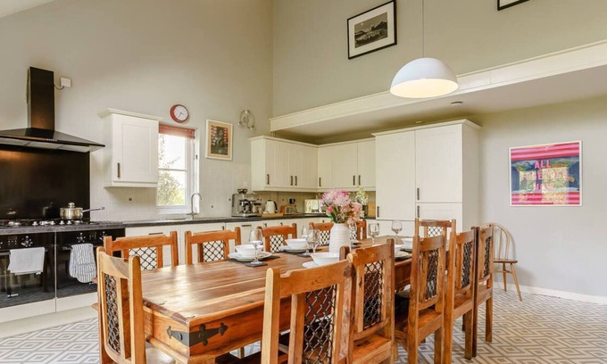 Llanfyrnach House | Honey Coach House - Wellstone