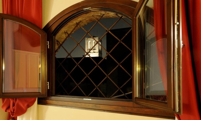 Ferrara Historic Centre House | Honey Rooms