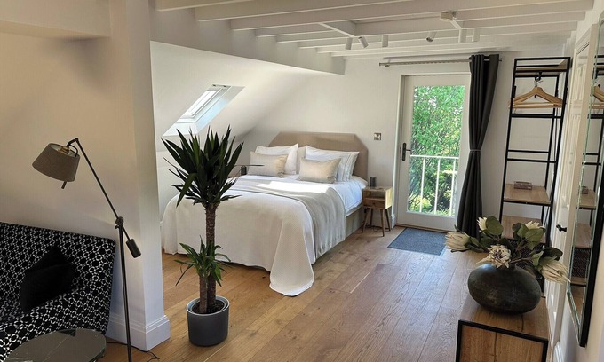 Froggatt Apartment | Hope Valley - Studio - Sleeps 2 - Parking