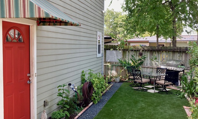 Neartown Apartment | Hopkins House Garage Apartment in Lively Montrose Section of Houston