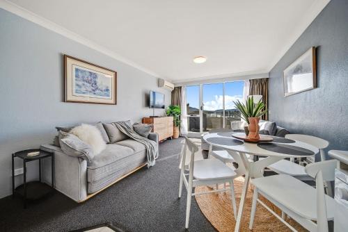 Jindabyne House | Horizons 306 - Deluxe Lake Front Studio l Pool l Tennis l WiFi l BBQ