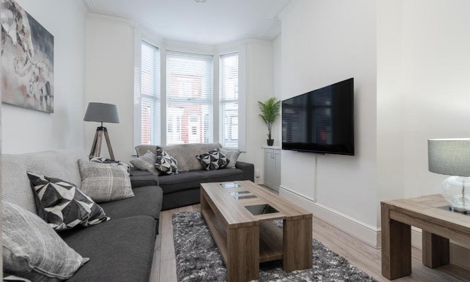 Anfield Apartment | HORNSEY LODGE - Strictly NO Parties