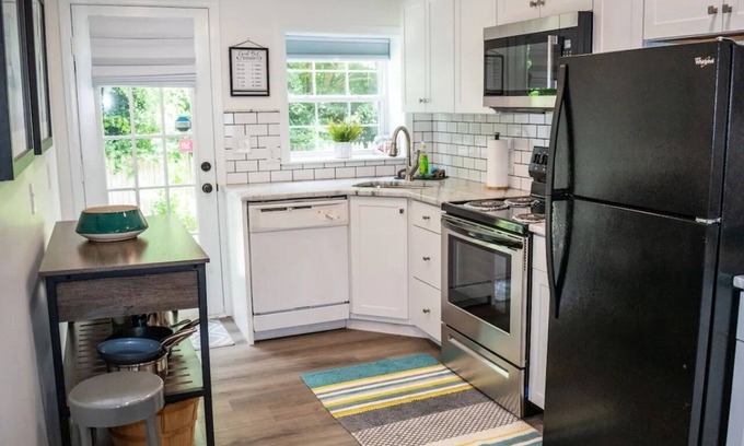 Shelbyville Cottage | Horse Country Hideaway