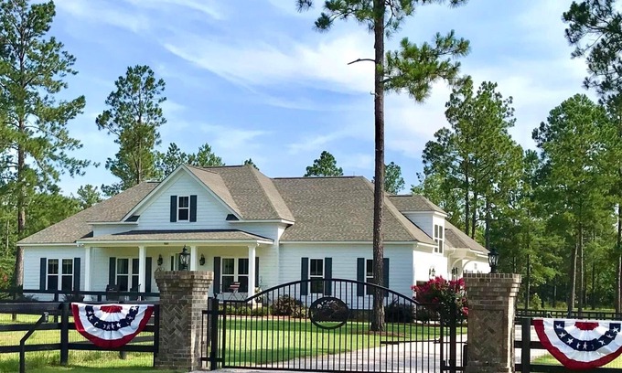Aiken House | Horse Country Retreat Perfect for STEEPLECHASE or MASTERS or WINTER