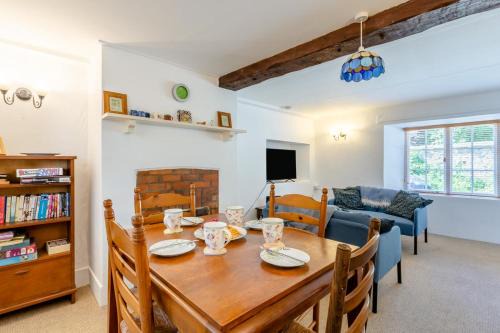 Burton Bradstock House | Horseshoe Cottage