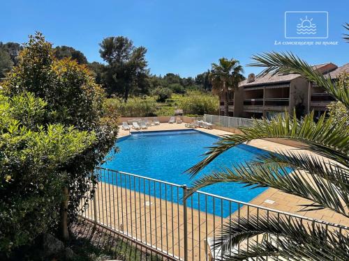 Le Pradet Apartment | Hortensia Régence Park Swimming pool Beach 300 m away