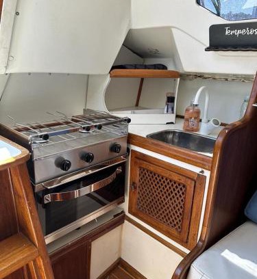 Saco da Ribeira Boat Rental | Hospedagem exclusiva no veleiro