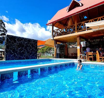Oxapampa Hotel | Hospedaje, Cabañas y Sauna Tunki Lodge