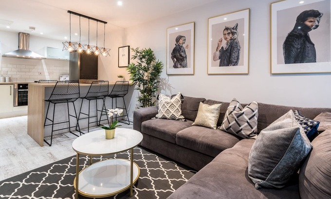 Baltic Triangle Apartment | Host Apartments | Baltic Balcony Apt