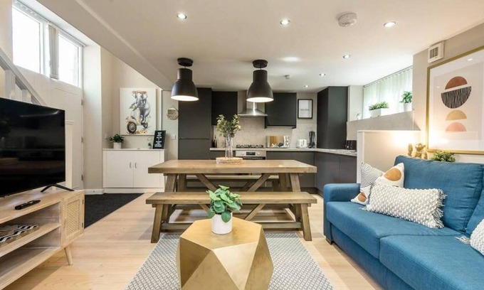 Georgian Quarter House | Host Apartments The Georgian Coach House 1